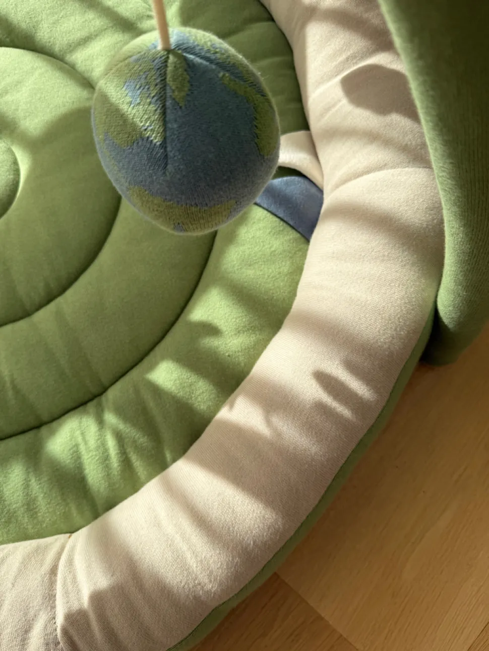 Aktivitetstæppe med blød kant - Space