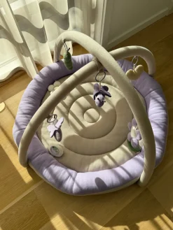 Aktivitetstæppe med blød kant - Butterfly