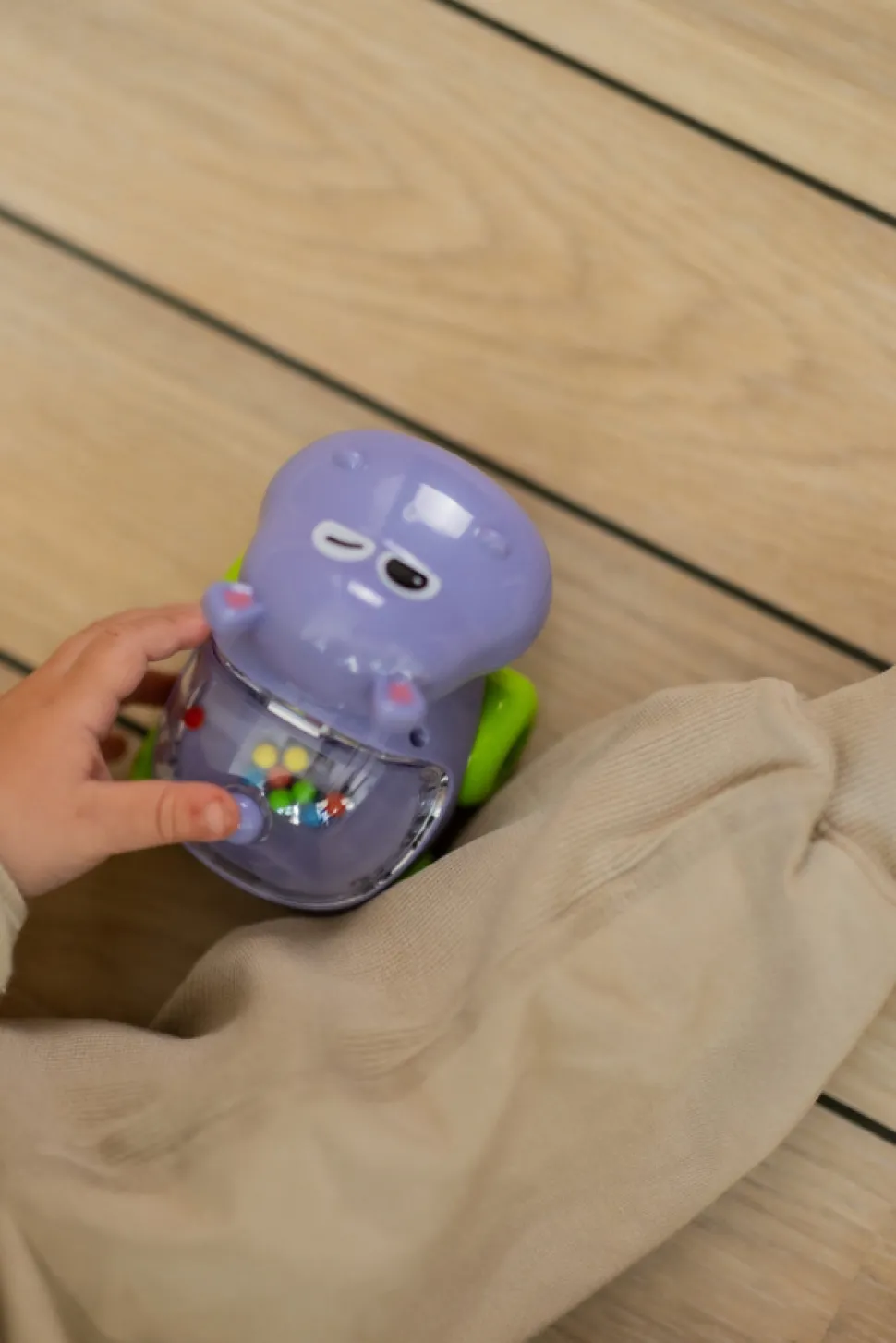 Baby legetøjsbil - flodhest med konfetti