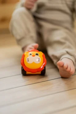 Baby legetøjsbil - løve med konfetti