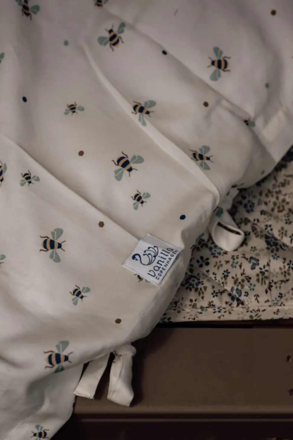 Baby sengetøj - Honey Bee Happy