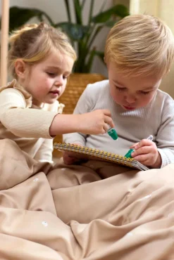 Baby sengetøj - Warm grey med broderet Christian hval