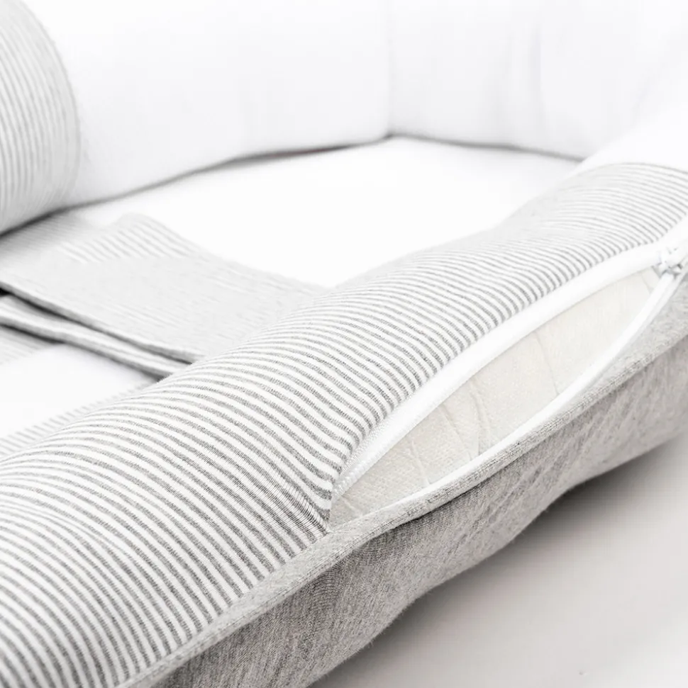 Babynest - stribet grå