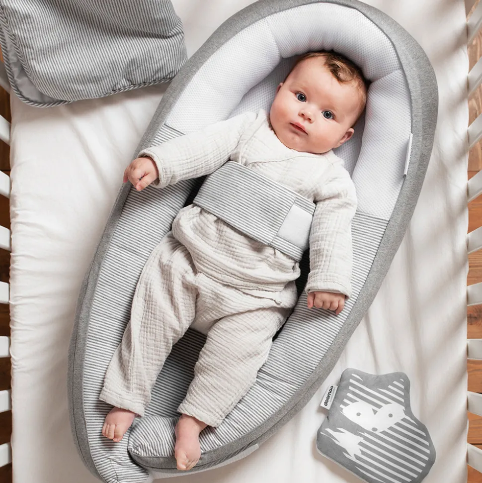 Babynest - stribet grå