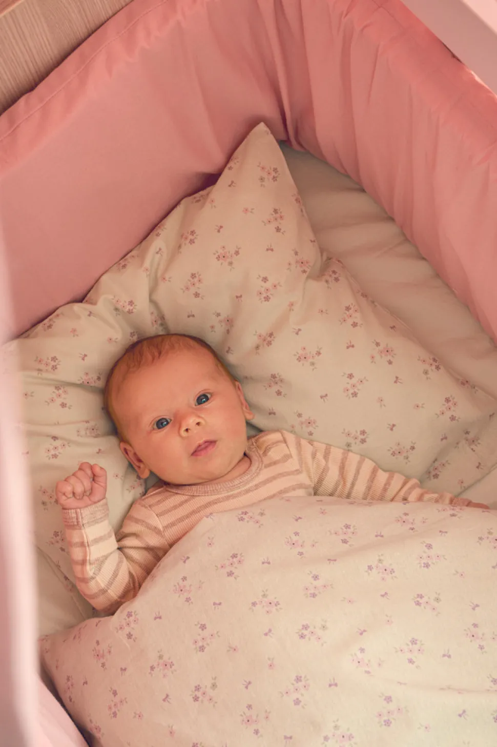 Bambus babydyne med sengetøj - Misty rose