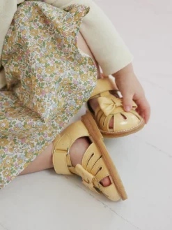 Begynder sandal med sløjfe og velcro lukning - 2706