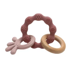 Biderangle i silikone med blæksprutte og træ vedhæng