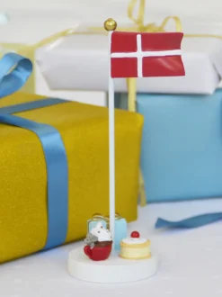 Bordflag, kager og pakke