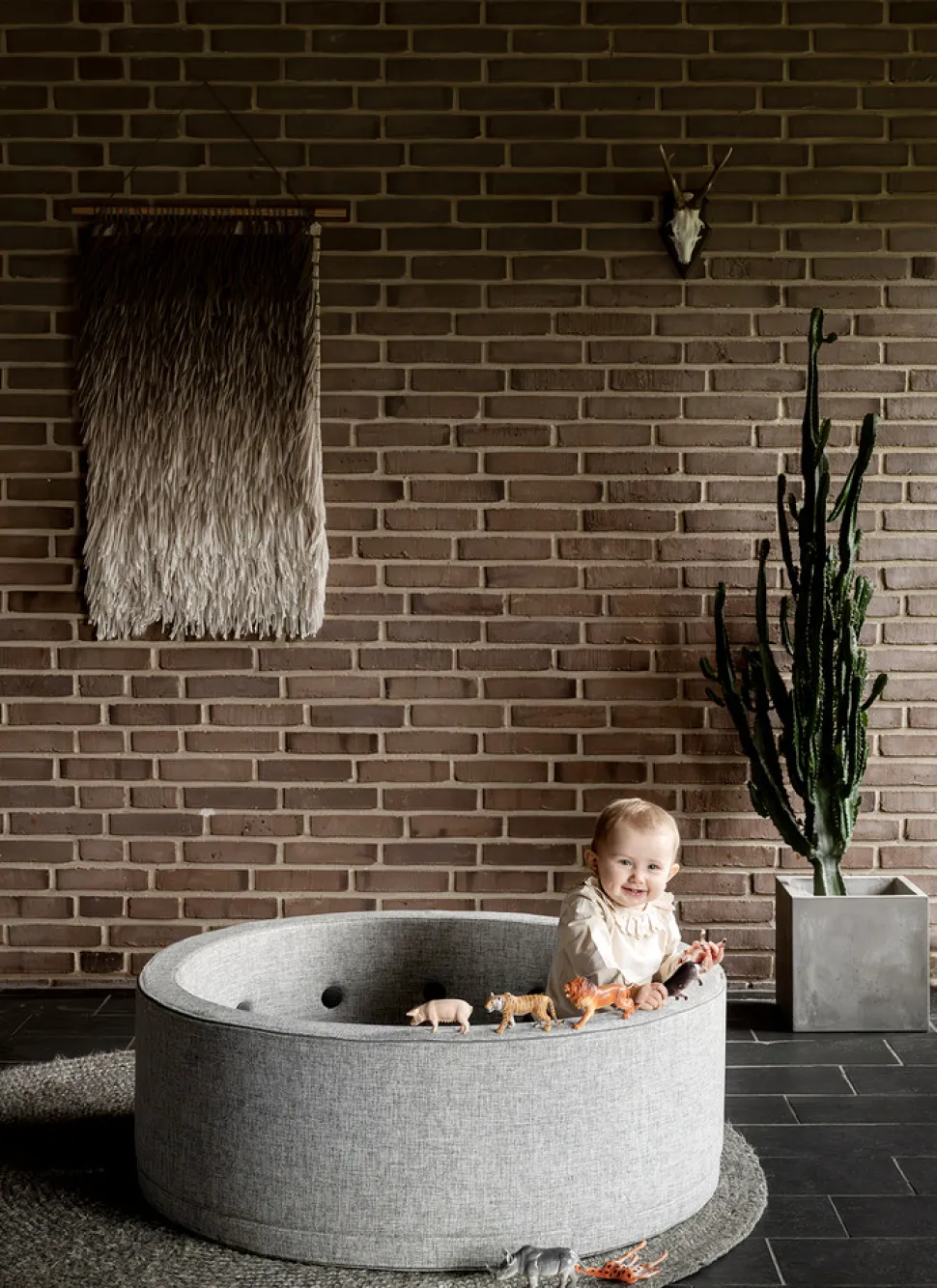 Børnesofa cirkel - lysegrå/mørkegrå knap