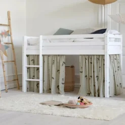 ECO Comfort halvhøj seng hvid, med forhæng grøn