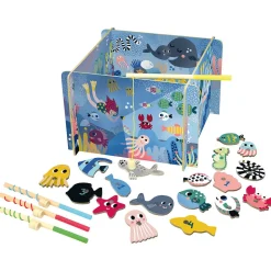 Fiskespil i træ af Michelle Carlslund