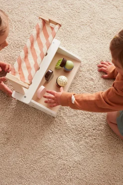 Isbod med 6 is i træ