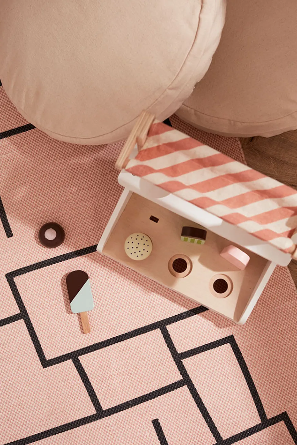 Isbod med 6 is i træ