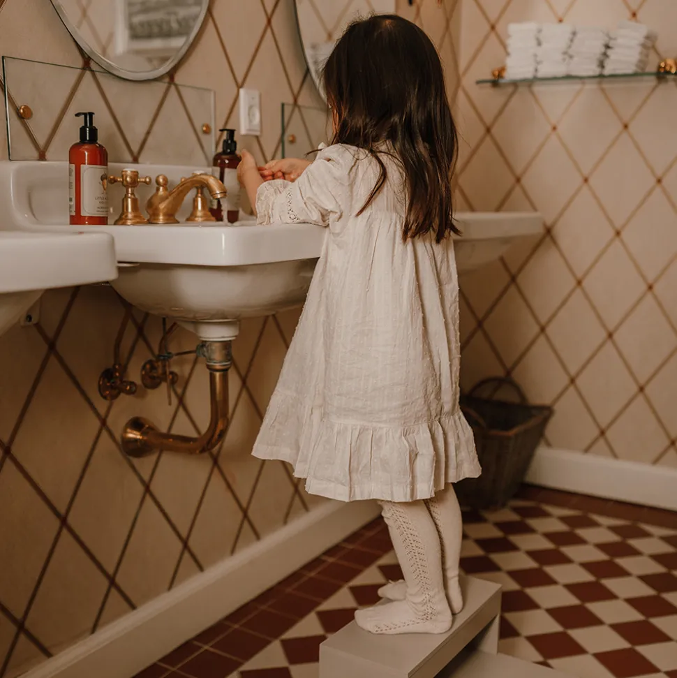 Kate Skammel, feather grey