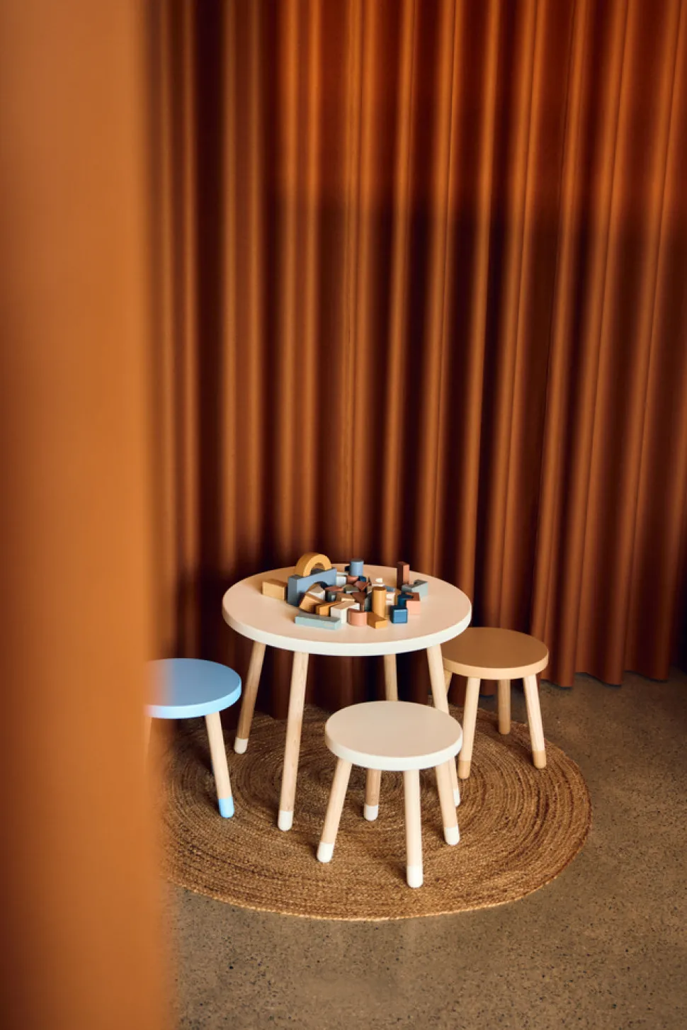 Legebord, Dots, Ø60, Cream