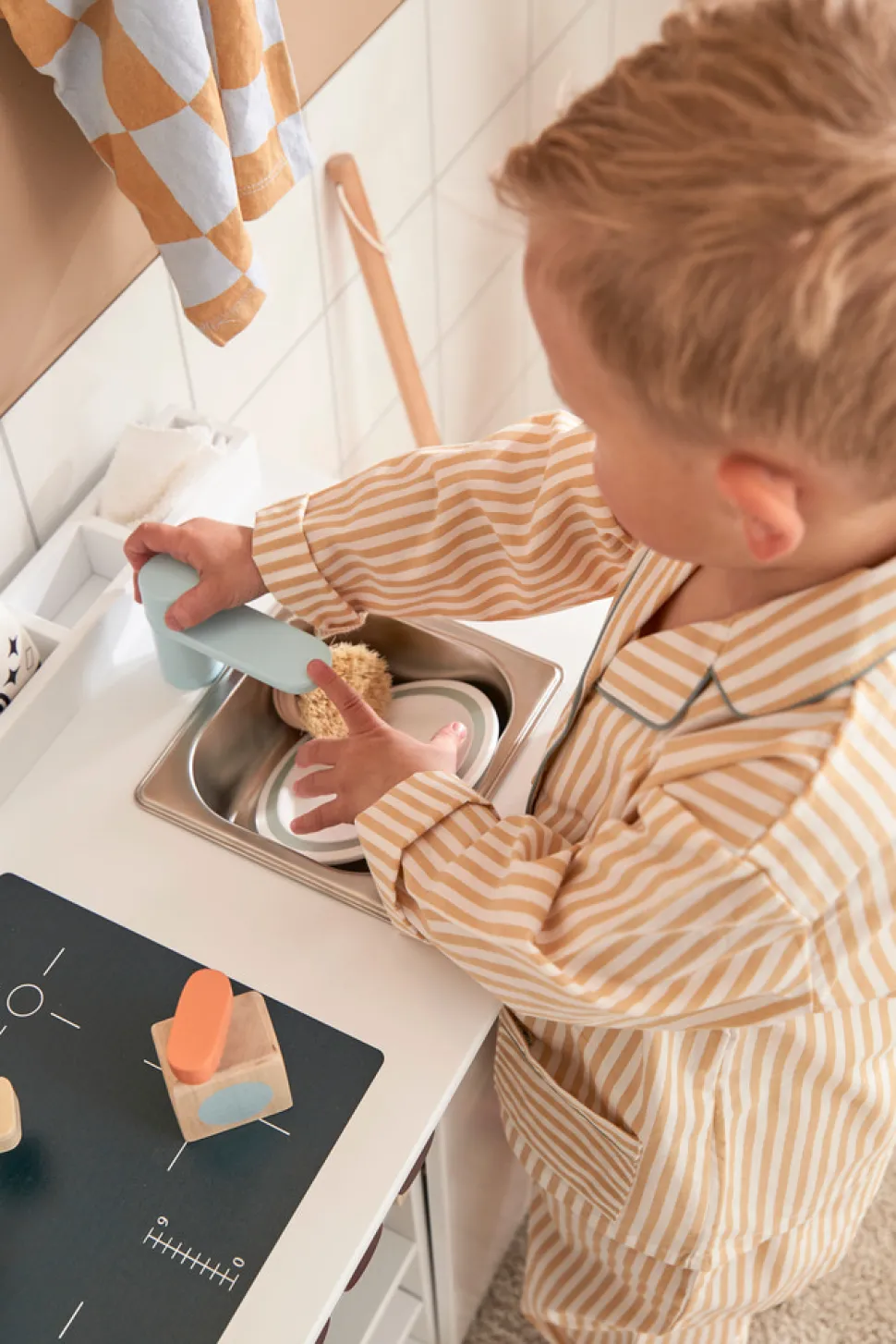 Legekøkken med opvaskemaskine