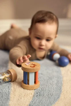 Legekuffert - Mit første sanselegetøj i træ