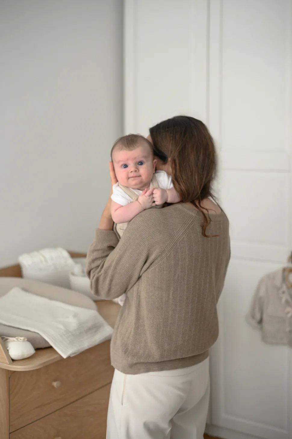 Nature kommode med pusletop