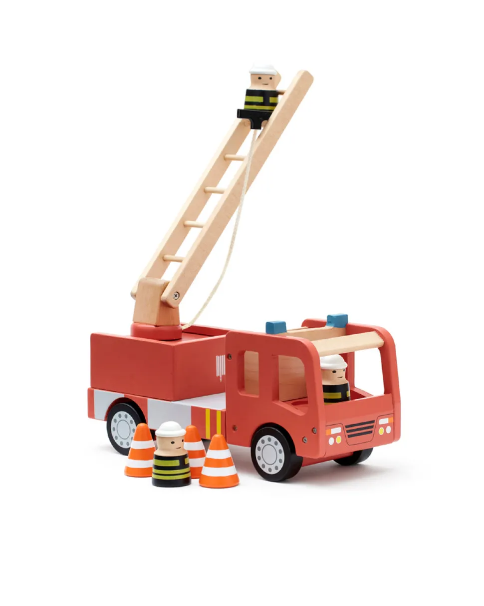 Rød Brandbil i træ med 3 brandmænd