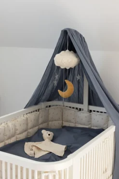 Sengehimmel, forest lake blue