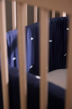 Sengerand - Midnight og broderet Christian hval