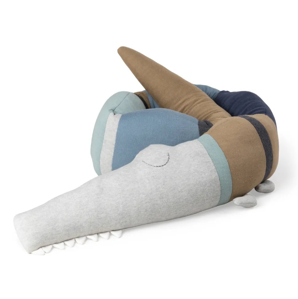 Strikket pude, Sleepy Croc, dusty blue mix