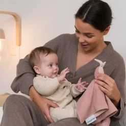 Vendbar nusseklud Rosa